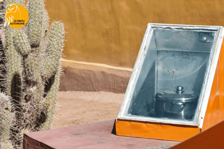 cuisson d'un plat dans un four solaire